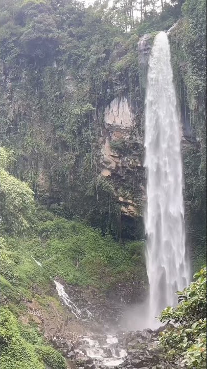 Keindahan Alam Air Terjun Grojogan Sewu, Tawangmangu