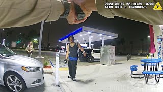 Polis Los Angelesda Tabancasına Davranan Adamı Vurdu America Bodycam Footage Shows
