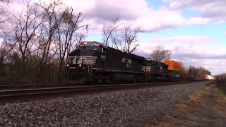 NS 23M Trailer Train from Erail Yard Elizabeth, NJ to Global 2 Yard Northlake IL at Thompsontown PA