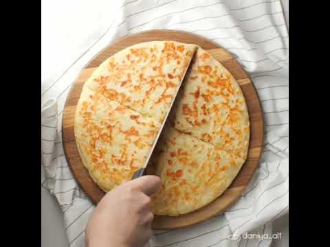 Видео: Быстрый ленивый хачапури с сыром на сковороде на молоке
