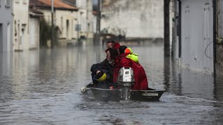 Inondations : la Charente atteint son pic avant une lente décrue jusqu'à Noël