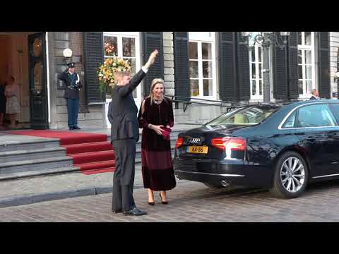 Video: Koningin Beatrix Nettowaarde: Wiki, Getrouwd, Familie, Bruiloft, Salaris, Broers en zussen