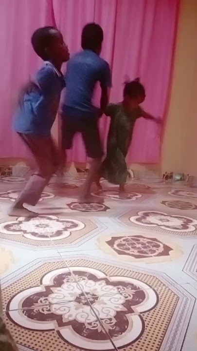 #dance #funnyvideo  https://vm.tiktok.com/ZMS4CA3Ub/