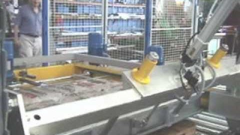 LOCKWOOD automatic low level bag palletizer