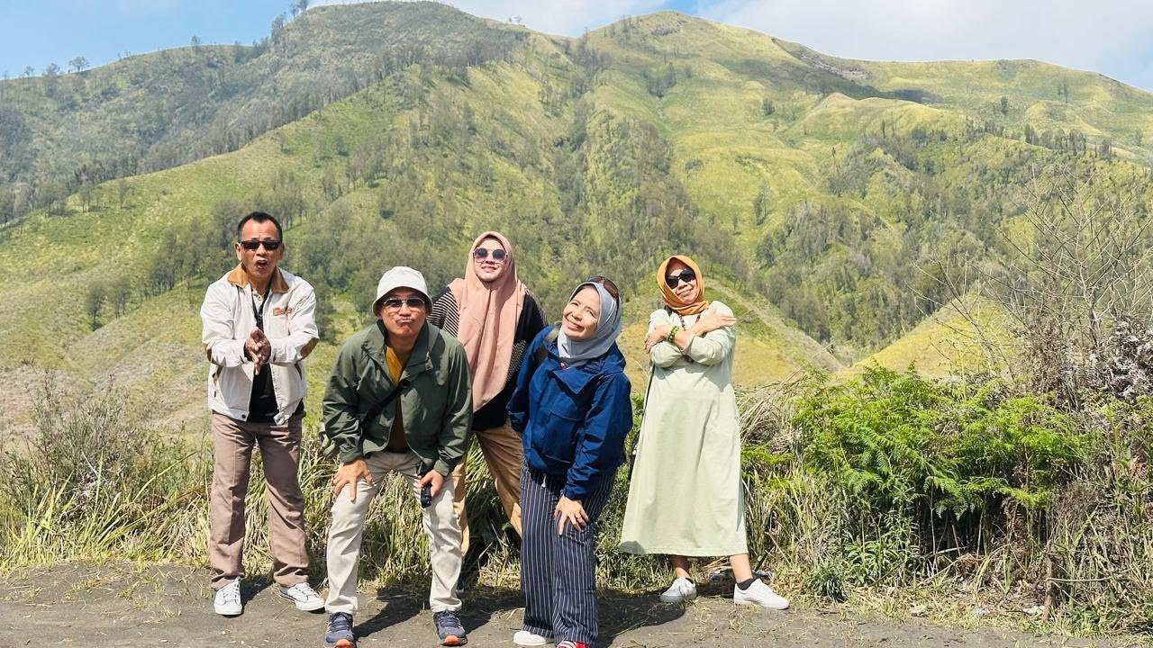 Road Trip Seru Bersama Lansia, Jelajahi Jawa Barat, Tengah, dan Timur
