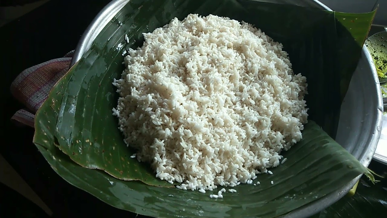 চেৱা দিয়া বৰা চাউলৰ জলপান। (How to prepare Sticky Rice)