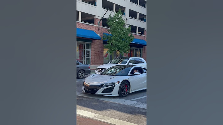 Acura NSX accelerates 🔥