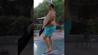 💦 FLÁVIO DINO É FLAGRADO DANÇANDO NA PISCINA EM VÍDEO CHOCANTE E VIRALIZA!