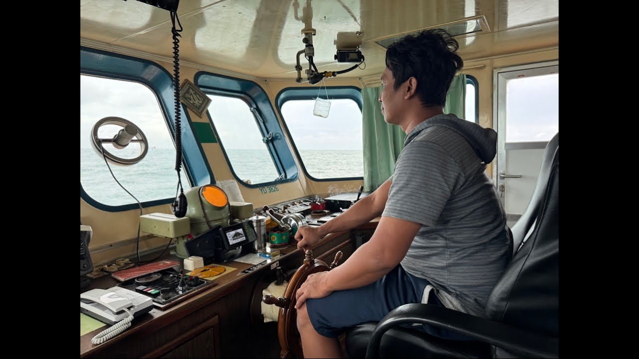 Melawan Ombak Laut Jawa, Kapal tetap Berlayar. 🌊 🛥️