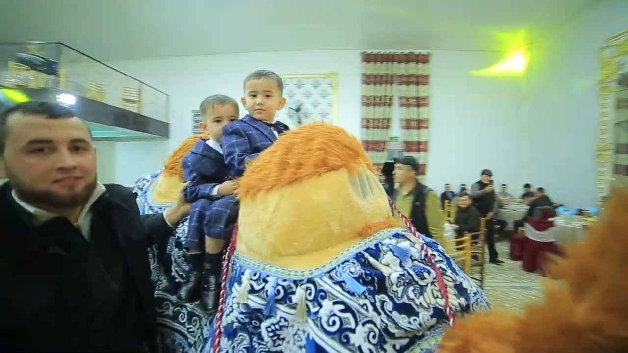 Boboyòvlar xonadonida qòshaloq sunnat tòy 