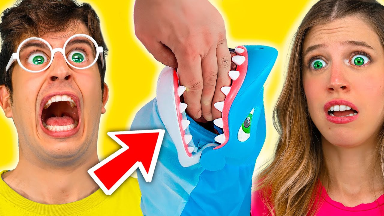 NOS ENFRENTAMOS a un TIBURÓN y NOS MUERDE 🦈😨!! | El Show de Tekendo y Laia Oli #11