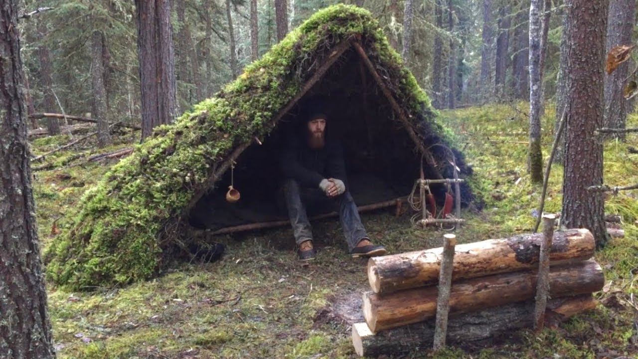 Winter Bushcraft Shelter Build - Overnight Camping, Raised Bed