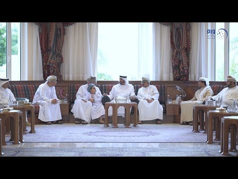 محمد بن زايد يقدم واجب العزاء إلى عبدالله بن علي العريمي في منزله بمسقط بوفاة نجله محمد