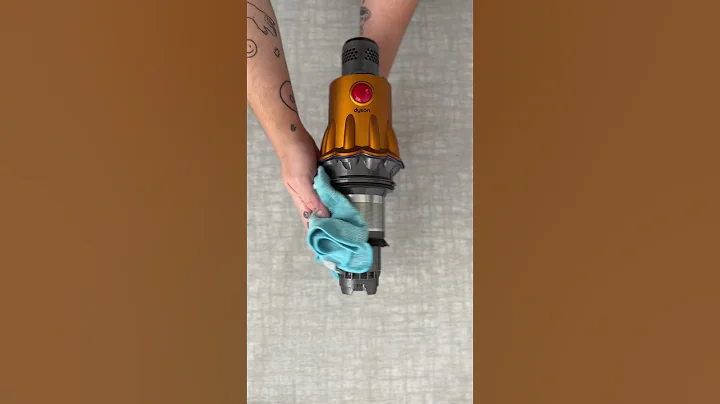 Remember to clean your vacuum #asmr #cleaning #cleanwithme #asmrcleaning #cleaningmotivation #dyson