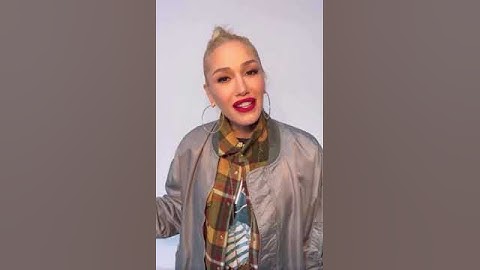 Thumbnail of gwen stefani talking about blake shelton’s christmas album