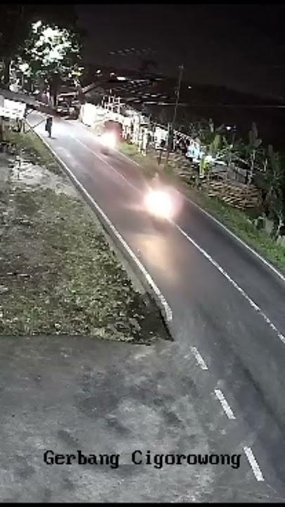 DETIK DETIK ADU BANTENG DUA PENGENDARA MOTOR TERPENTAL