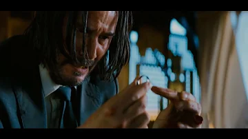 ¿Cómo le cortaron el dedo a John Wick?