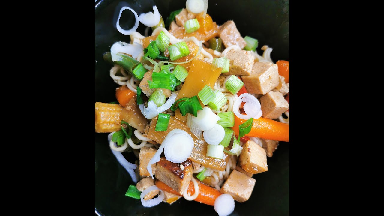 marinované tofu s rezancami nie len pre vegetariánov (veganov) – recept z kanála Varíme a pečieme