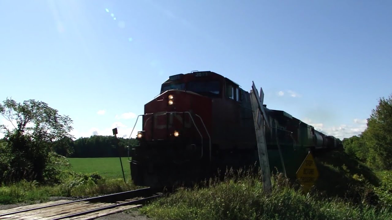 CN 2571 at Gamebridge (22AUG2011)