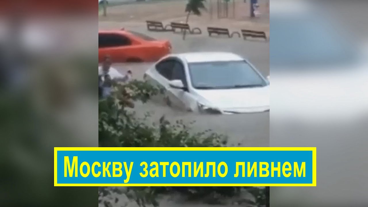 Машина утонула в реке