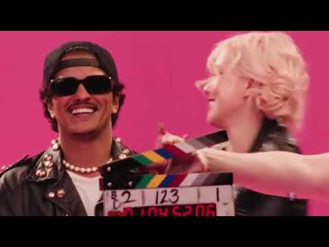 ROSE \u0026 Bruno Mars - APT. (Official Music Video)