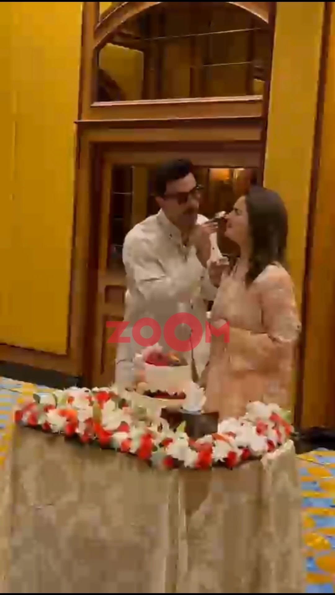 Ranbir Kapoor CUTELY smears the cake on Alia Bhatt's nose after she cuts her cake ? #shorts