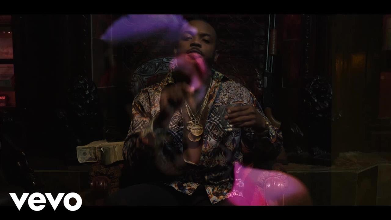 Guarda KT - Ticket (Official Video) su YouTube Guarda KT - Ticket (Official Video) su YouTube