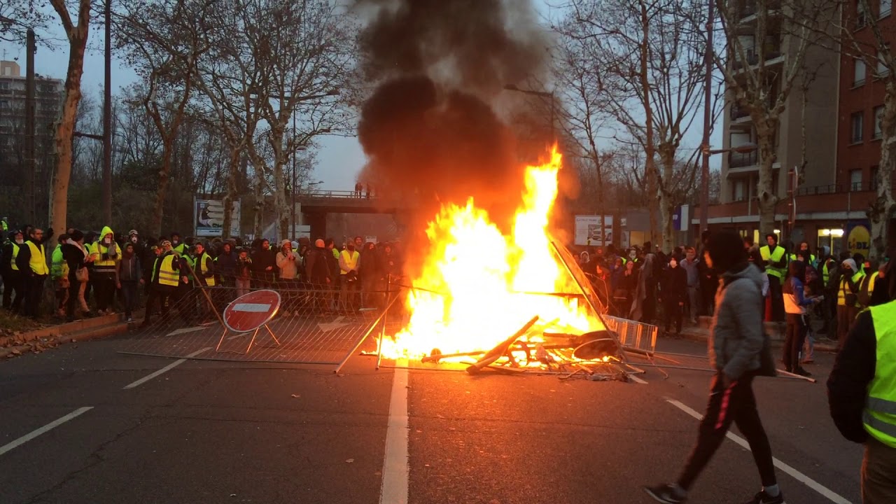 Gilets Jaunes 10 Personnes Interpellées Et Des Armes