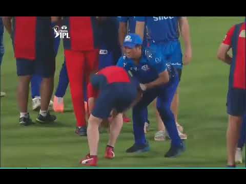 Jonty Rhodes tried to touch the feets of Sachin Tendulkar