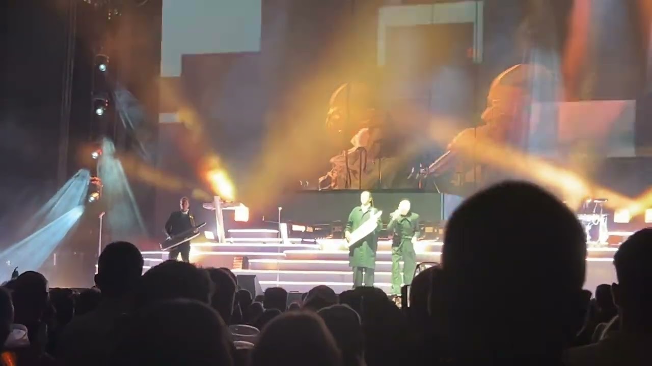 THE HUMAN LEAGUE - Empire State Human (live at AO ARENA, Manchester)