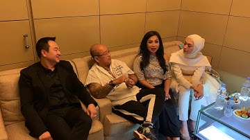 Berbincang Dengan 2 WAnita ARTIS Cantik