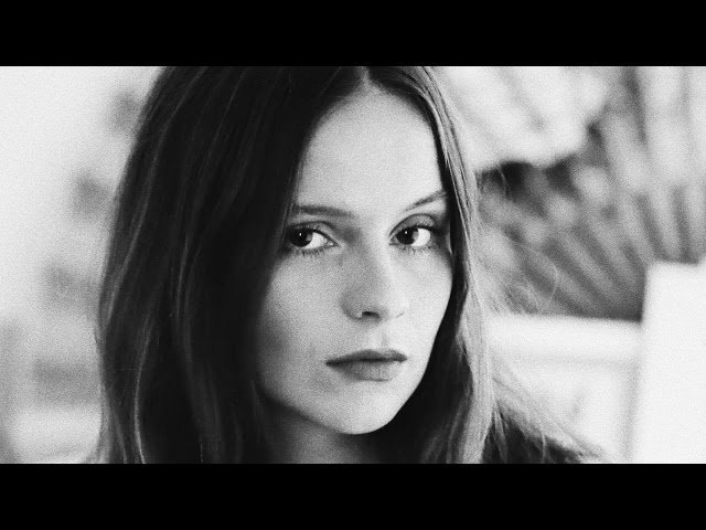 Gabrielle Aplin - Fake Plastic Trees