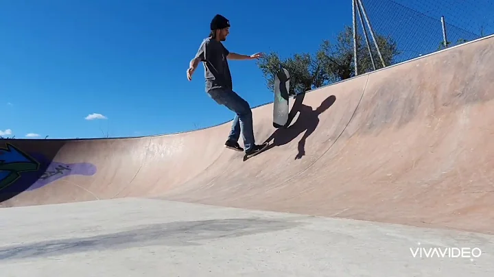 Skate sesh alone! AMEC Skateboards.Marc Salinas
