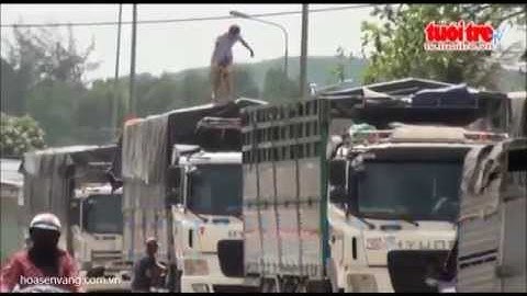 Hàng trăm xe kẹt trạm cân xe tải lưu động trên quốc lộ 20