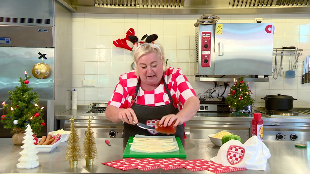 Heerlijk voor de kerst: frikandellen kerstbomenpizza! Recepten van Betty