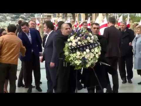 ირაკლი კობახიძე აფხაზეთიდან გადმოსვენებული 25 გმირის სამოქალაქო პანაშვიდს დაესწრო