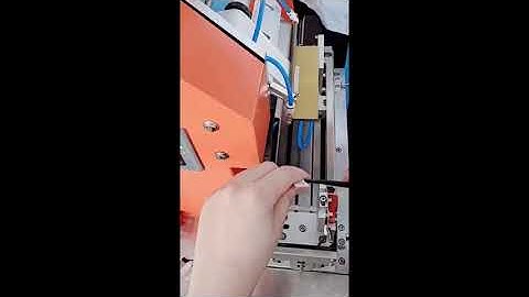 Automatic flag label applicator for cables wires