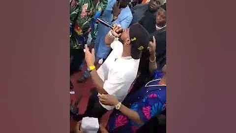 Watch this Full video of Davido and Legendary Yinka Ayefele performing together