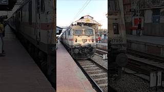 18309 SAMBALPUR - JAMMU TAWI EXPRESS ARRIVING AT ETAWAH JN ⚡🚉⚡