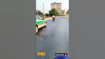 پلیس با موتورسنگین Cb1300 در خیابان ساحلی Cb1300 Cb1300sf موتورسنگین تهران موتورسنگین فرار 