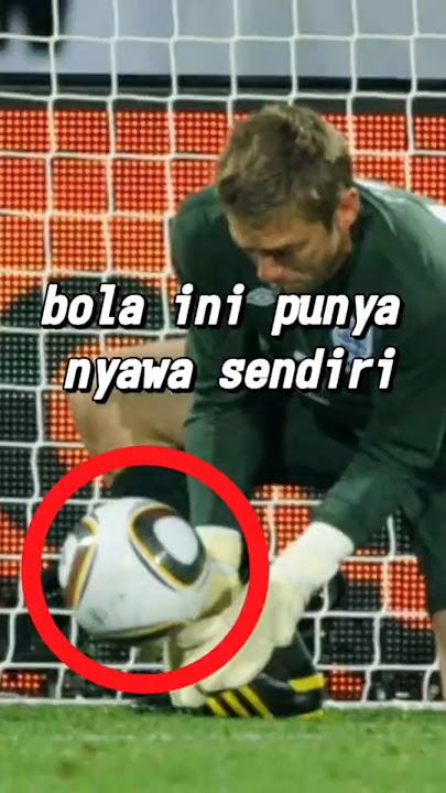 Di tahun 2010, satu bola kayak punya nyawa sendiri. Bikin pemain top berasa amatir! #jabulani #bola