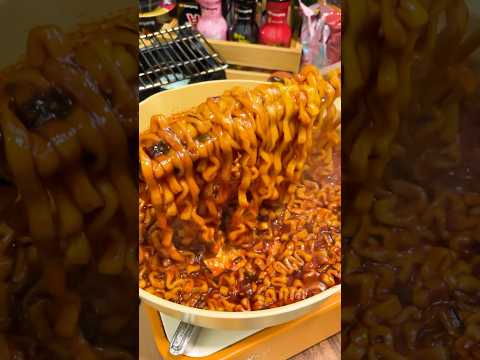 زبدة كورية بولداك رامين مع صلصة بولداك