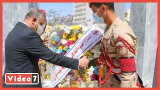 محافظ أسيوط يضع إكليل من الزهور علي النصب التذكاري لشهداء بني عدي في عيد اسيوط القومي