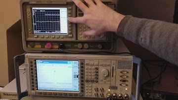 E4407B AMPTD REF OUT signal shown on a R&S CMU200