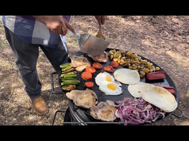 Un rico desayuno parrillero y con la noticia del tomatillo!! | RUTA LA NUEVE class=