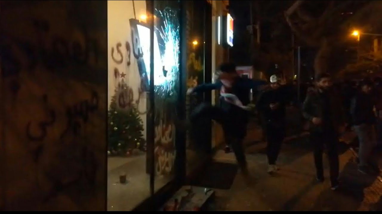 Clashes erupt outside Lebanon's Central Bank in Beirut | AFP