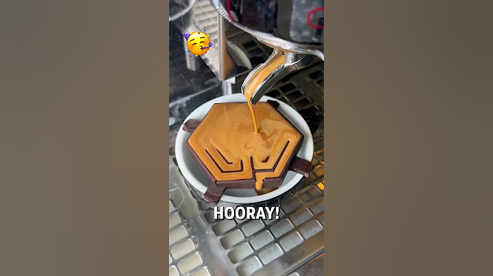 Chocolate coffee maze runner looks so satisfying! 🤩🍫  -  🎥 latteartcity