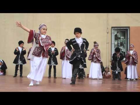 Enver Çelik İlkokulu 3\\B Sınıfı Kafkas Oyunu Gösterisi Şeyh Şamil Azeri Dans (Caucasus Dance Show)