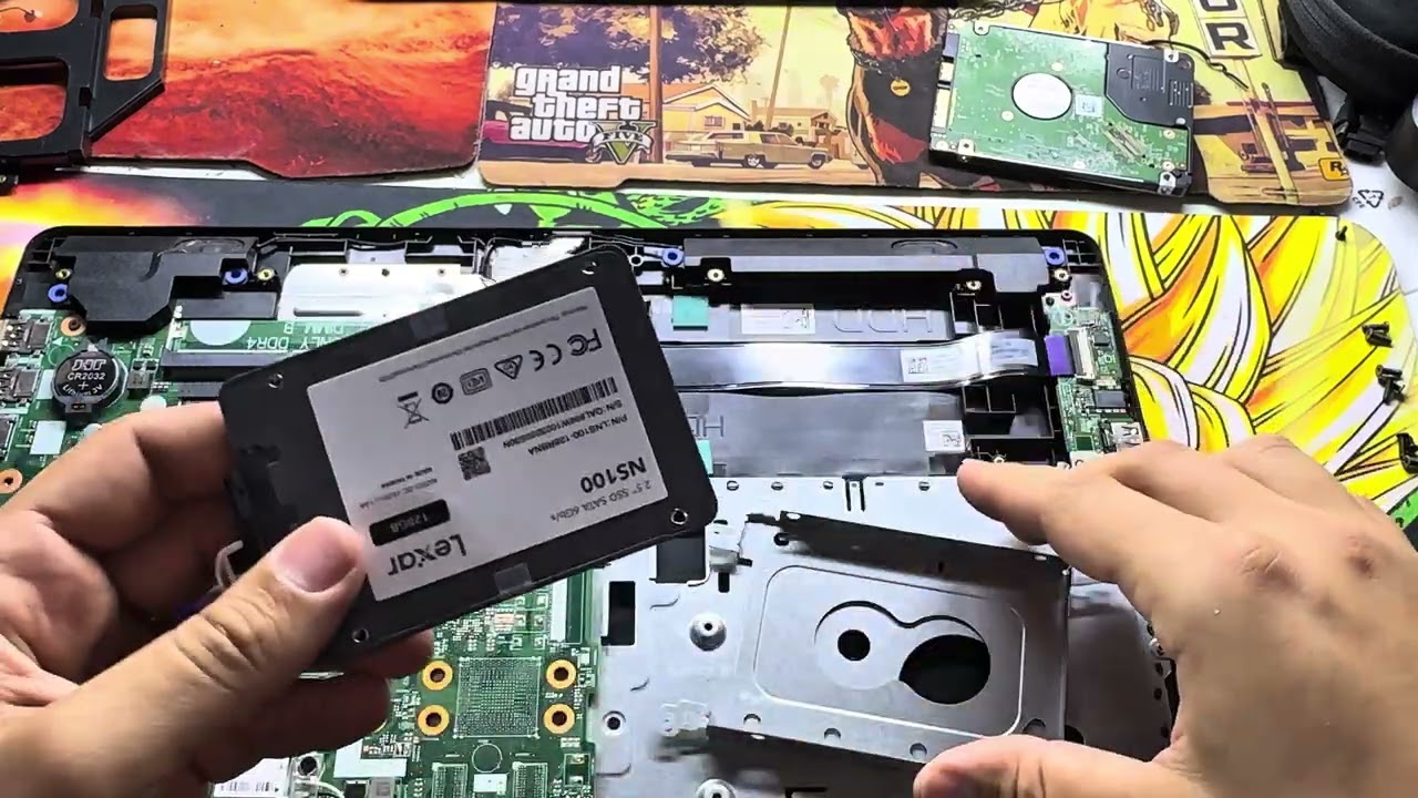 How to open and replace the HDD with an SSD in a Dell Inspiron 15