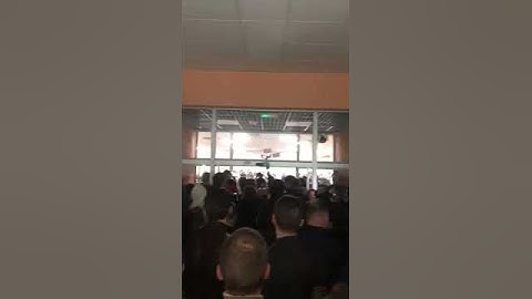 Učesnici protesta ispred zgrade RTS-a